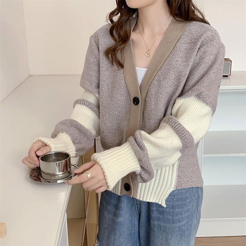 Дизайнерский контрастный кардиган с V-образным вырезом, женский осенне-зимний новый свободный и тонкий свитер, женское пальто, топ one size fits all хаки
Дизайнерский контрастный кардиган с V-образным вырезом, женский осенне-зимний новый свободный и тонкий свитер, женское пальто, топ one size fits all хаки
