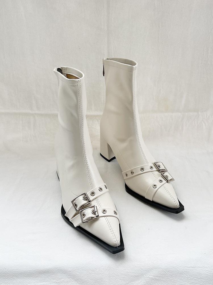 2025 autumn and winter pointed belt buckle thick heel short boots women s European and American style high heel rear zipper soft leather thin shor 35
2025 autumn and winter pointed belt buckle thick heel short boots women s European and American style high heel rear zipper soft leather thin shor 35