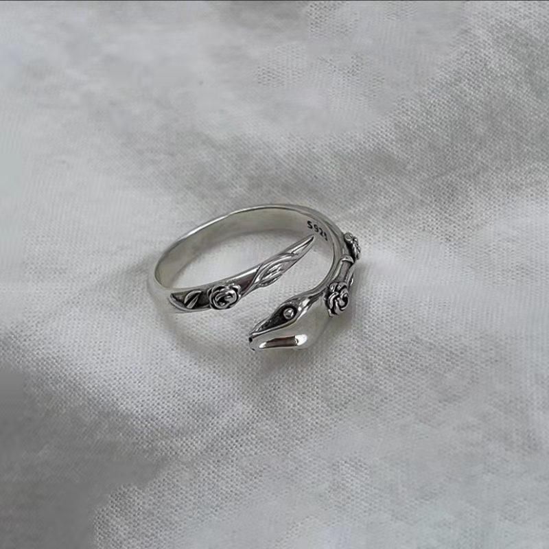 Ретро кольцо-змея женское Ins нишевый дизайн чувство розы кольцо на указательный палец высокое чувство открывающееся регулируемое кольцо
Ретро кольцо-змея женское Ins нишевый дизайн чувство розы кольцо на указательный палец высокое чувство открывающееся регулируемое кольцо