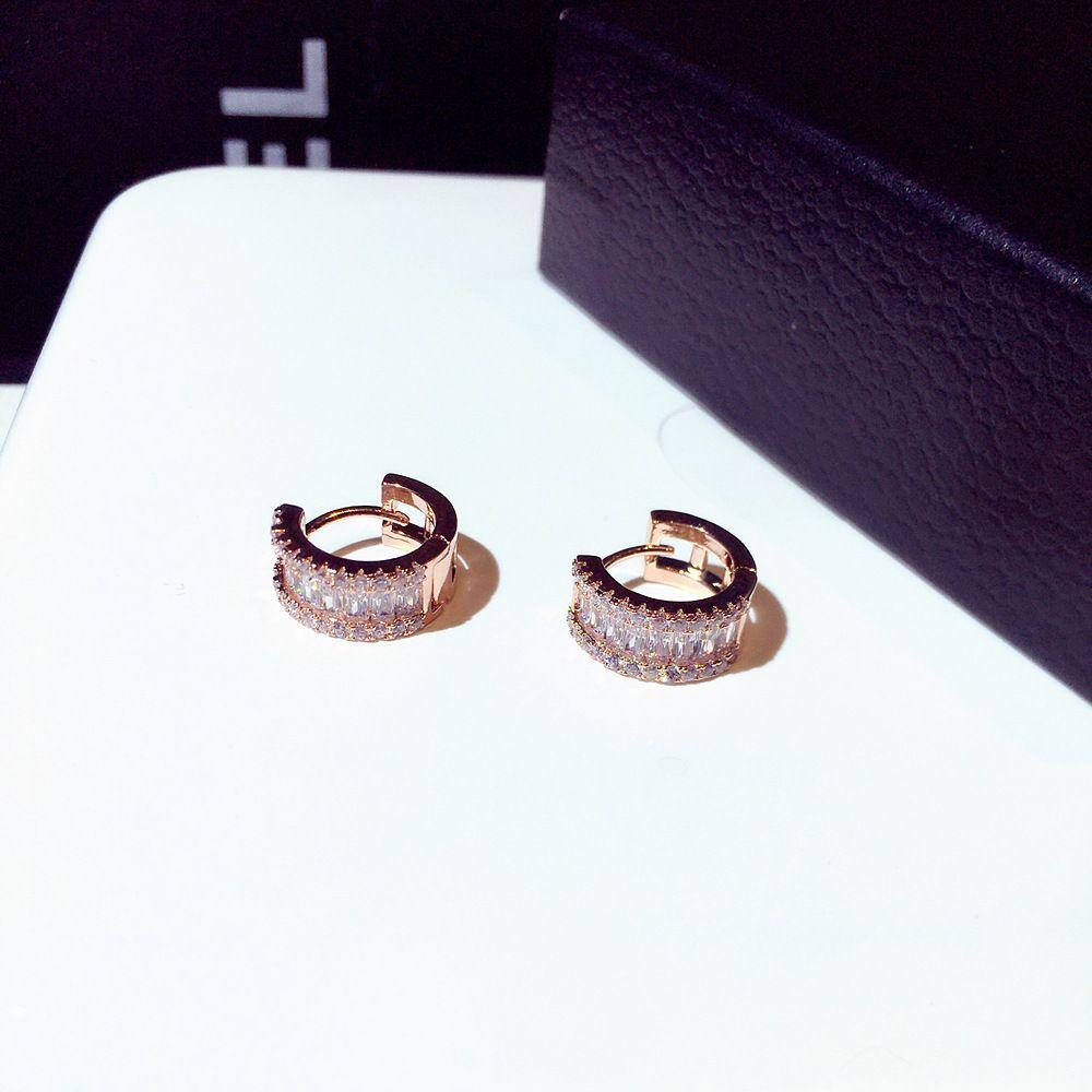Темперамент Женщины Свадебные серьги Кулон Кисточка Eardrop Eardrop Ear Stud Супер Микро Инкрустация Горный хрусталь
Темперамент Женщины Свадебные серьги Кулон Кисточка Eardrop Eardrop Ear Stud Супер Микро Инкрустация Горный хрусталь