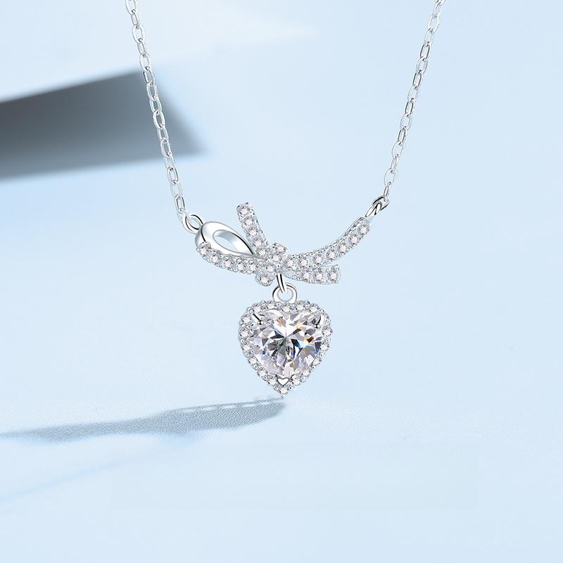 Ожерелье Love Женское колье в форме сердца с бантом и бриллиантами Niche Premium Light Luxury Clavicle Chain
Ожерелье Love Женское колье в форме сердца с бантом и бриллиантами Niche Premium Light Luxury Clavicle Chain