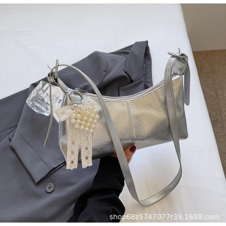 Popular foreign design pearl handbag bag women s 2025 new crossbody bag bow one shoulder underarm bag серебряный
Popular foreign design pearl handbag bag women s 2025 new crossbody bag bow one shoulder underarm bag серебряный