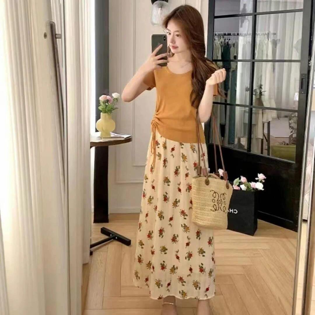 Women s Summer Knit T-shirt and Floral Skirt Set: Trendy and Elegant Two-Piece L (recommended 55-60 kg)
Women s Summer Knit T-shirt and Floral Skirt Set: Trendy and Elegant Two-Piece L (recommended 55-60 kg)
