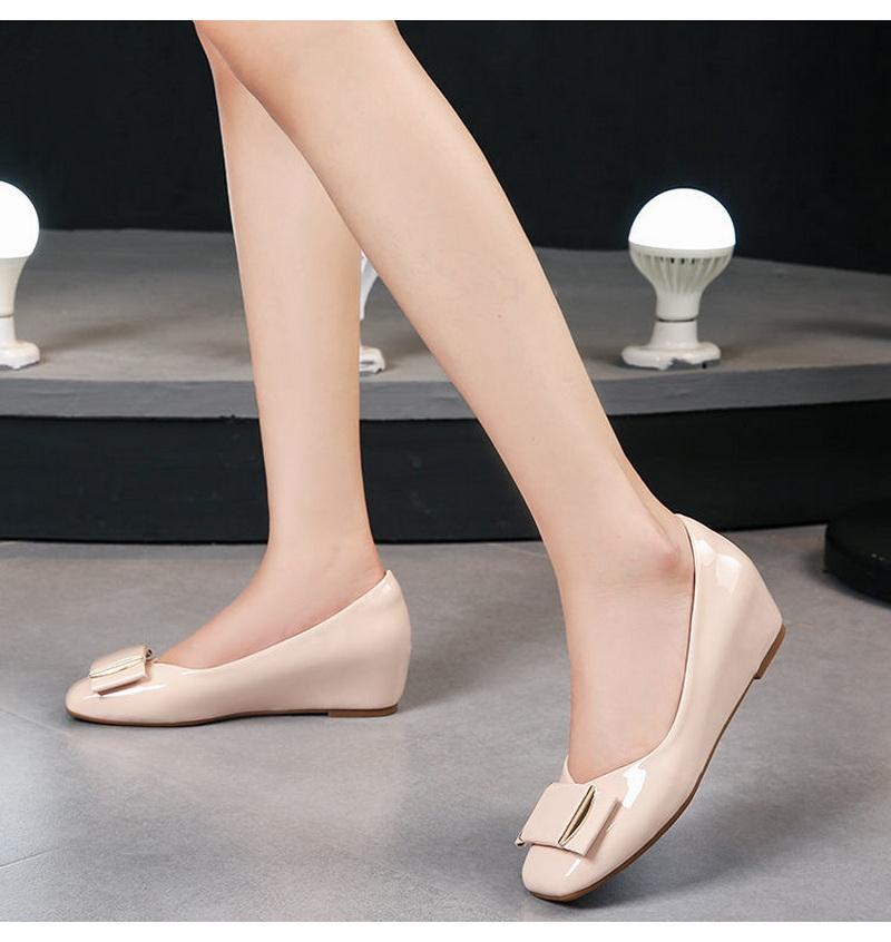 Мода FHANCHU 2025 Новые кожаные туфли-клинья на мягкой подошве, модные весенние туфли на высоком каблуке, с острым носком, слипоны, черные, хаки, красные, дропшиппинг 35 абрикосовый
Мода FHANCHU 2025 Новые кожаные туфли-клинья на мягкой подошве, модные весенние туфли на высоком каблуке, с острым носком, слипоны, черные, хаки, красные, дропшиппинг 35 абрикосовый