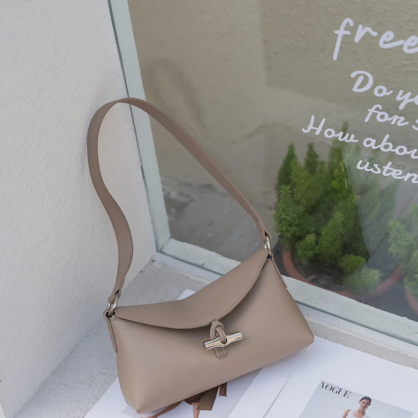 iFashion 2024 Women s Genuine Leather Versatile Handbag - Chic Cowhide Underarm Square Bag for Evening 24x7x14 cm
iFashion 2024 Women s Genuine Leather Versatile Handbag - Chic Cowhide Underarm Square Bag for Evening 24x7x14 cm