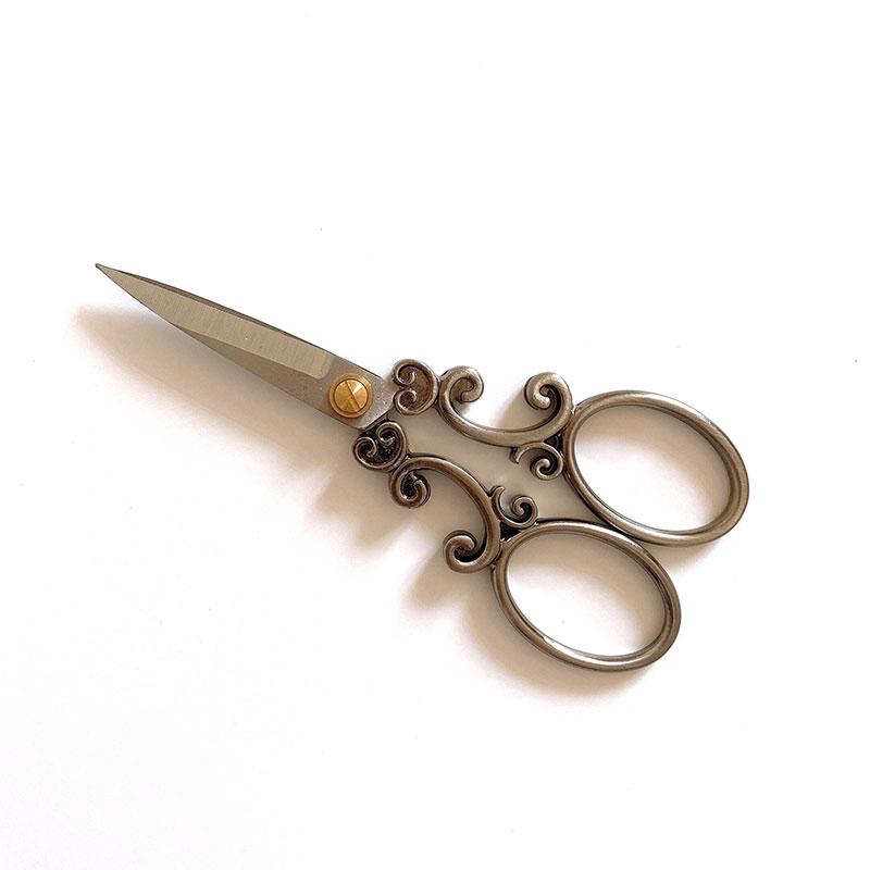 Vintage Embroidery Scissors Stainless Steel Tailor Sewing Shears Antique Style Craft Fabric Cutter Cross Stitch Paper Cutting сірий колір
Vintage Embroidery Scissors Stainless Steel Tailor Sewing Shears Antique Style Craft Fabric Cutter Cross Stitch Paper Cutting сірий колір