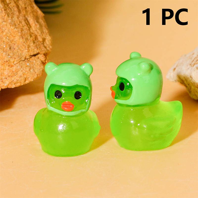 1Pc Cute Animals Micro Landscape Diy Accessories Luminous Miniature Duck With Bear Hat Fluorescence Fairy Garden Decoration зелений
1Pc Cute Animals Micro Landscape Diy Accessories Luminous Miniature Duck With Bear Hat Fluorescence Fairy Garden Decoration зелений