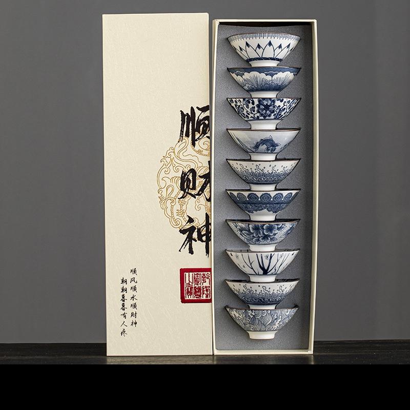 10pcs/box Blue and White Porcelain Tea Bowls Ceramic Kung Fu Small Teacups Single Master Cup with Gift Box Packaging Teaware Set 70ML
10pcs/box Blue and White Porcelain Tea Bowls Ceramic Kung Fu Small Teacups Single Master Cup with Gift Box Packaging Teaware Set 70ML