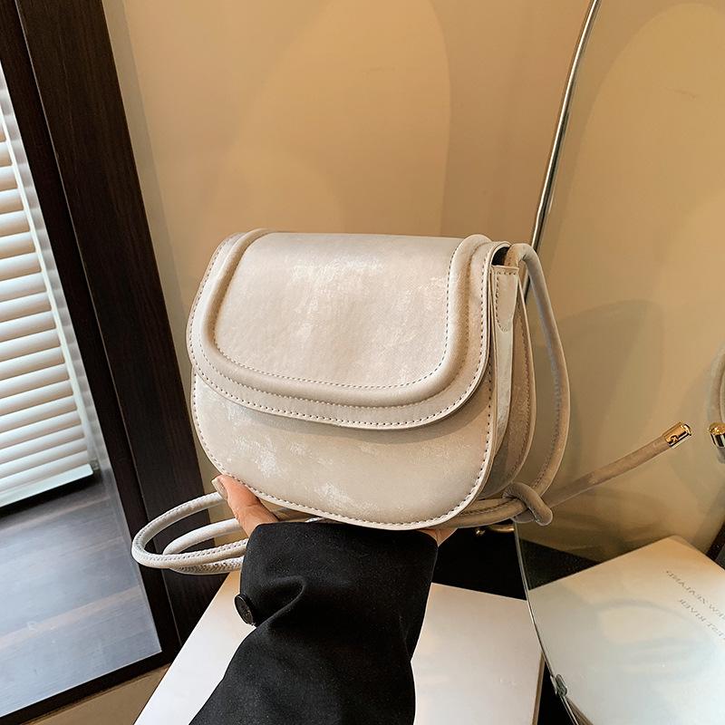 Solid color texture shoulder messenger bag women s 2025 spring and summer new foreign style casual bag saddle bag women срібний
Solid color texture shoulder messenger bag women s 2025 spring and summer new foreign style casual bag saddle bag women срібний
