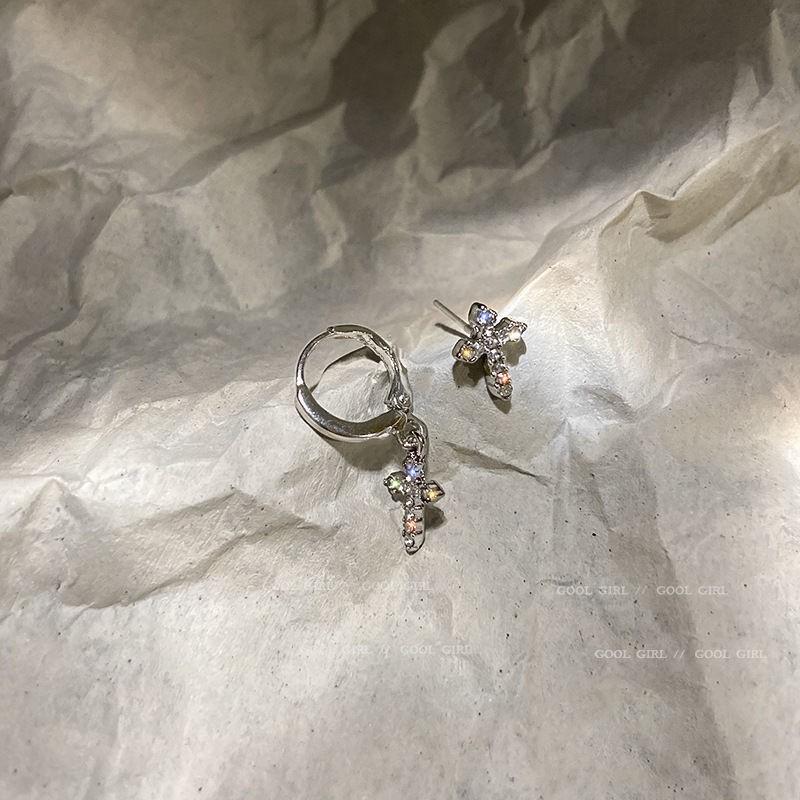Серьги-подвески из серебра 925 пробы, нишевый дизайн, темперамент, универсальные, со звездной бахромой, простые, легкая роскошь, модные серьги, серьги, женские
Серьги-подвески из серебра 925 пробы, нишевый дизайн, темперамент, универсальные, со звездной бахромой, простые, легкая роскошь, модные серьги, серьги, женские
