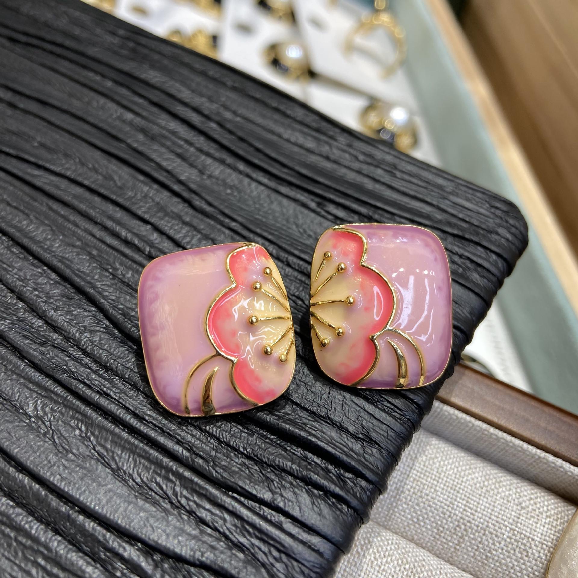 Flower Oil Painting Series Earrings Colored Enamel Dripping Oil Ab Symmetrical Plum Blossom Stud Earrings With Cheongsam
Flower Oil Painting Series Earrings Colored Enamel Dripping Oil Ab Symmetrical Plum Blossom Stud Earrings With Cheongsam