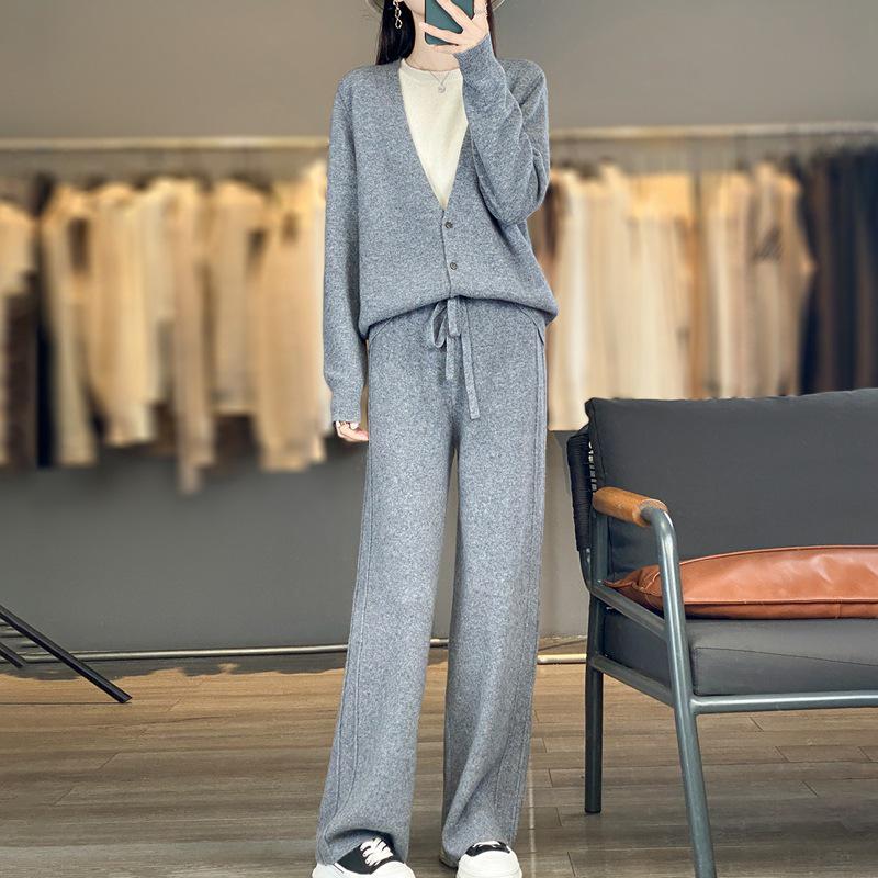Autumn/Winter 2025 Women s Pure Wool Round Neck Two-Piece Set: Knit Top & High-Waisted Wide-Leg Pants L
Autumn/Winter 2025 Women s Pure Wool Round Neck Two-Piece Set: Knit Top & High-Waisted Wide-Leg Pants L