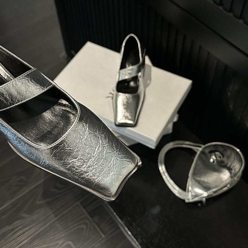 Silver thick-heeled high-heeled shoes Mary Jane single shoes women s shoes 2025 new spring, autumn and winter French late evening wind small leather s 40 срібний
Silver thick-heeled high-heeled shoes Mary Jane single shoes women s shoes 2025 new spring, autumn and winter French late evening wind small leather s 40 срібний