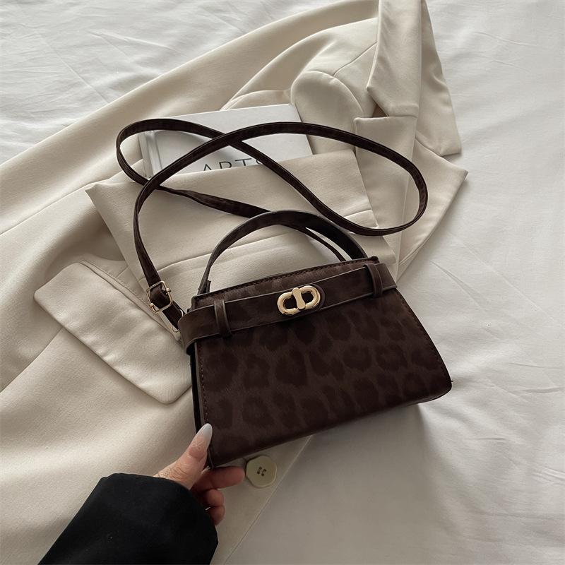 Crossbody bag women s new high-end fashion versatile hand bag niche popular shoulder small square bag
Crossbody bag women s new high-end fashion versatile hand bag niche popular shoulder small square bag