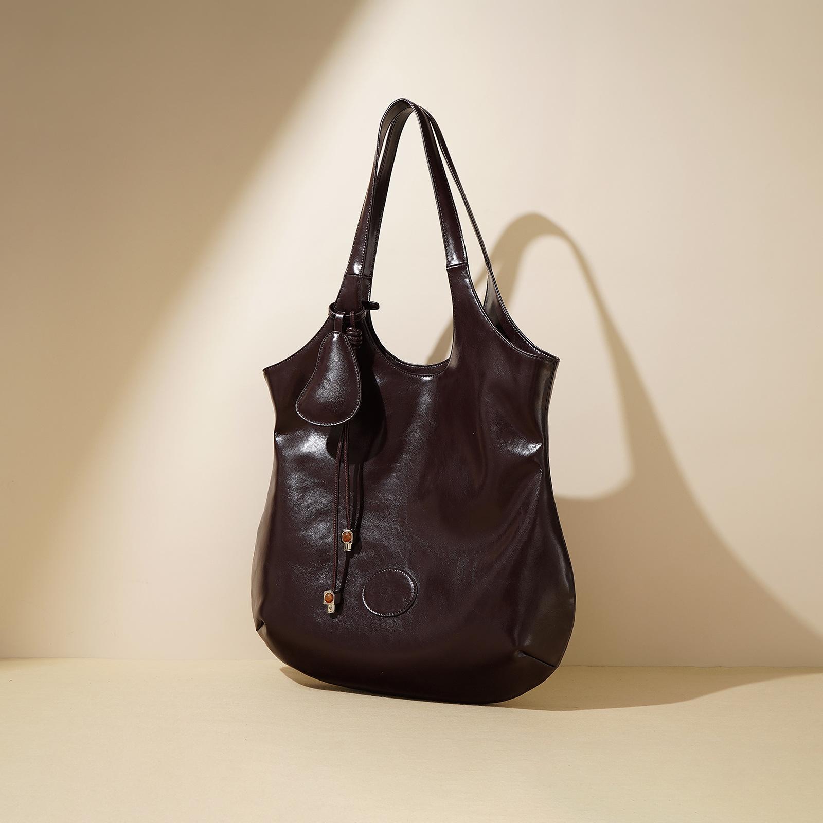 2025 New Premium Shoulder Bag Cowhide Premium Fashion Oblique Bag Women s Large Capacity Versatile Commuter Bucket Bag чёрный
2025 New Premium Shoulder Bag Cowhide Premium Fashion Oblique Bag Women s Large Capacity Versatile Commuter Bucket Bag чёрный