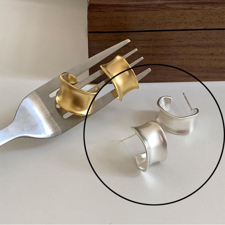 925 Sterling Silver Vintage Shinning Wide Gold Earrings For Women Trendy Earring Jewelry Prevent Allergy Party Accessories Gift
925 Sterling Silver Vintage Shinning Wide Gold Earrings For Women Trendy Earring Jewelry Prevent Allergy Party Accessories Gift