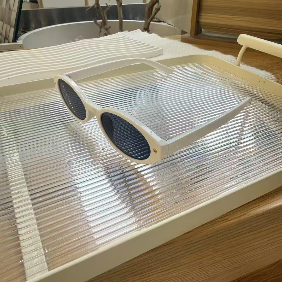 Korean Fashion Women Sun Glasses Oval Shape Rivets Decoration Women Sunglasses Outdoor Activity Men Sun Glass
Korean Fashion Women Sun Glasses Oval Shape Rivets Decoration Women Sunglasses Outdoor Activity Men Sun Glass