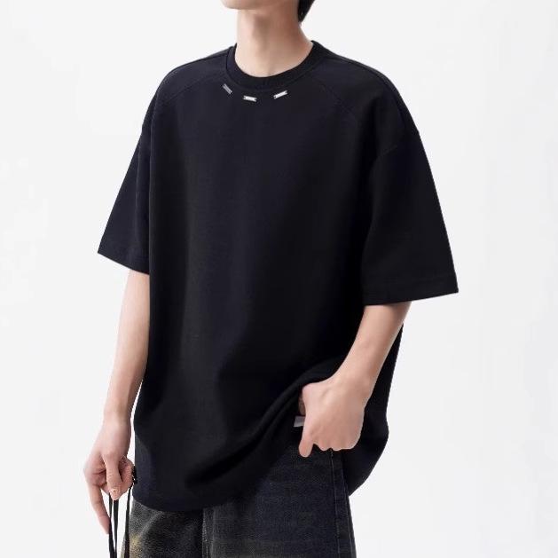 Men s European Style Solid Color Metal Design T-Shirt, Straight Shoulder, Small Neckline, Loose Fit, Short Sleeve. Medium
Men s European Style Solid Color Metal Design T-Shirt, Straight Shoulder, Small Neckline, Loose Fit, Short Sleeve. Medium