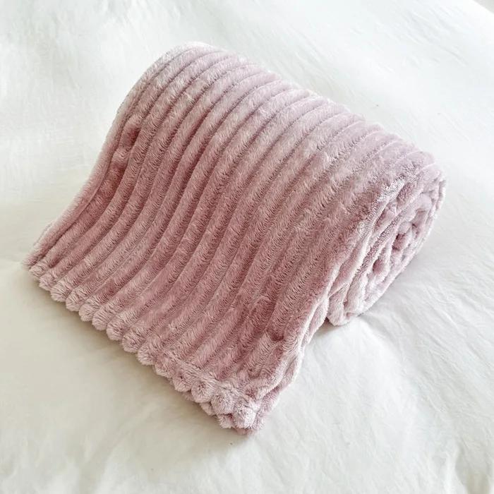 Thickened wide strips cut grid imitation rabbit plush milk plush flannel blanket cover blanket nap blanket machine washable 100x150cm 1pcs
Thickened wide strips cut grid imitation rabbit plush milk plush flannel blanket cover blanket nap blanket machine washable 100x150cm 1pcs