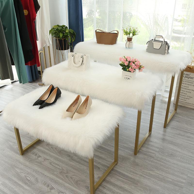 Plush Faux Fur Decorative Blanket and Carpet Mat Display Stand 40x40cm Square
Plush Faux Fur Decorative Blanket and Carpet Mat Display Stand 40x40cm Square
