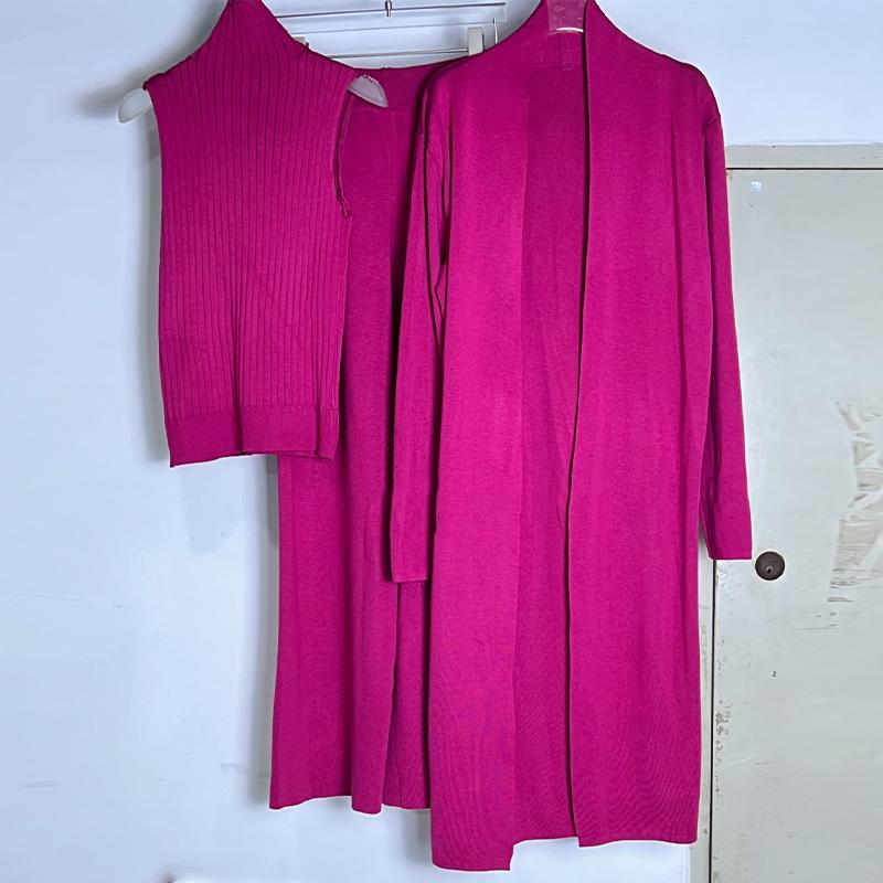 Элегантный удобный трикотажный домашний костюм в рубчик, осенний длинный кардиган, водолазка, жилет, широкие брюки, комплект из 3 предметов One size розы красного
Элегантный удобный трикотажный домашний костюм в рубчик, осенний длинный кардиган, водолазка, жилет, широкие брюки, комплект из 3 предметов One size розы красного