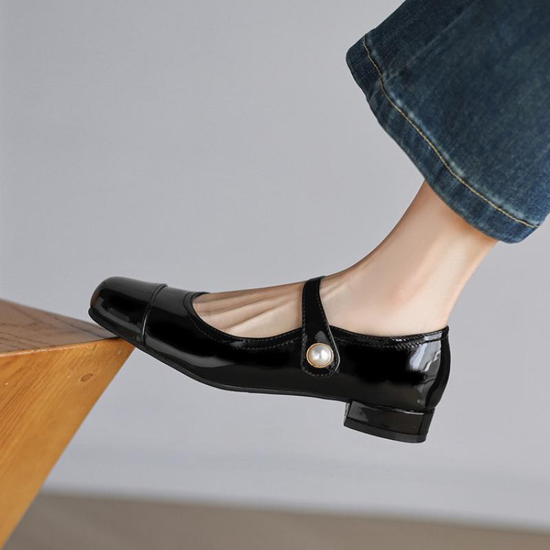 Новые повседневные лаковые туфли-лодочки с квадратным носком, на плоской подошве, для носки в любое время года, женские туфли, черные, на низком каблуке, большого размера, на квадратном каблуке, кожаные 39 чёрный
Новые повседневные лаковые туфли-лодочки с квадратным носком, на плоской подошве, для носки в любое время года, женские туфли, черные, на низком каблуке, большого размера, на квадратном каблуке, кожаные 39 чёрный