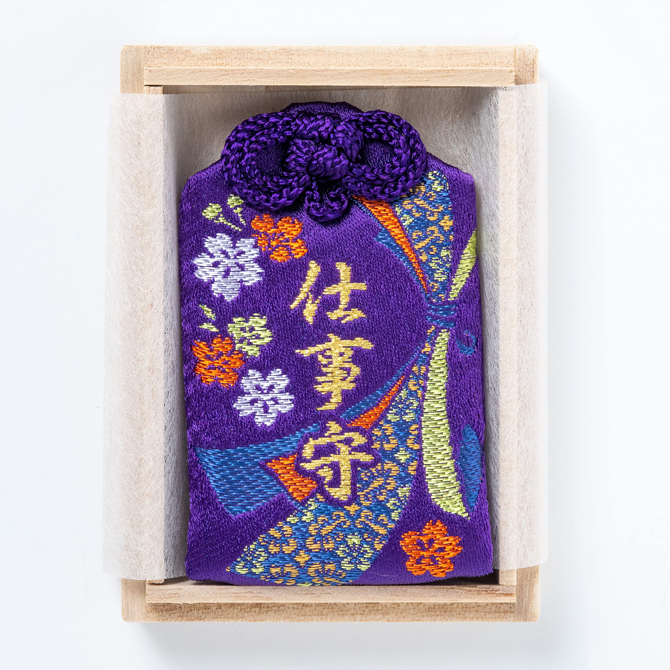 Career luck in a paulownia wood Blessed and purified at a charm, purple, box. shrine.
Career luck in a paulownia wood Blessed and purified at a charm, purple, box. shrine.