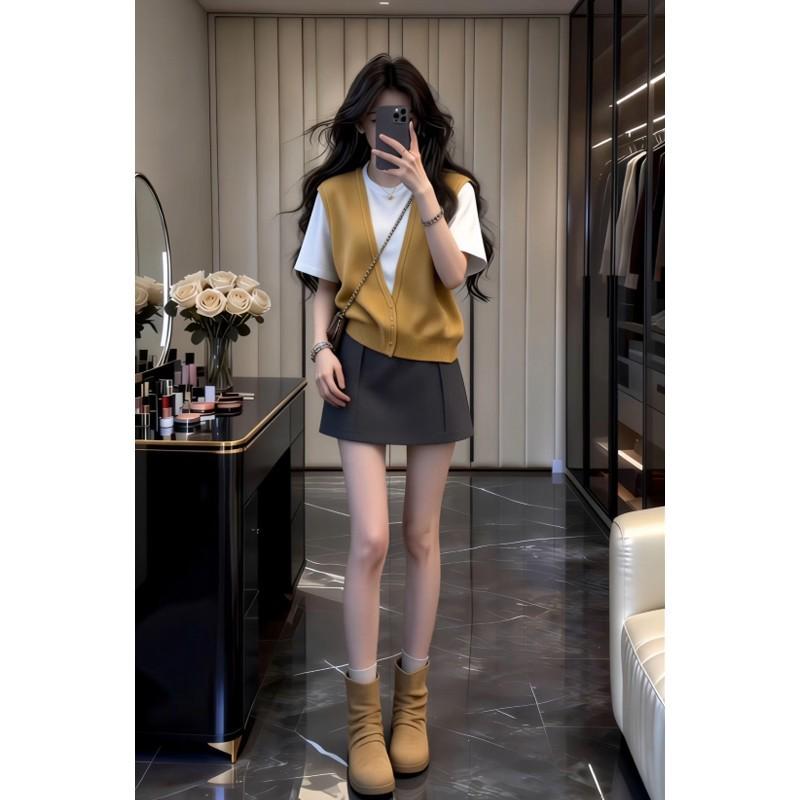 Spring 2026 Korean Style Three-Piece Set: White T-shirt, Knit Vest, Short Skirt M
Spring 2026 Korean Style Three-Piece Set: White T-shirt, Knit Vest, Short Skirt M