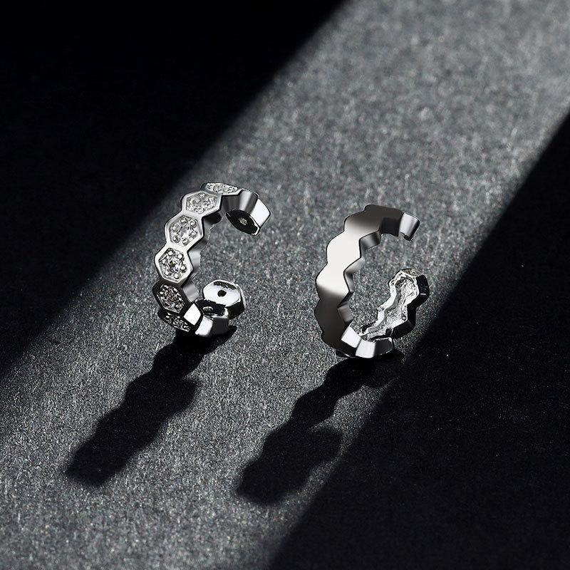 Korean Version of Fashion Temperament, No Earrings, Round Earrings, Female Bone Clips, Simple and Cold
Korean Version of Fashion Temperament, No Earrings, Round Earrings, Female Bone Clips, Simple and Cold