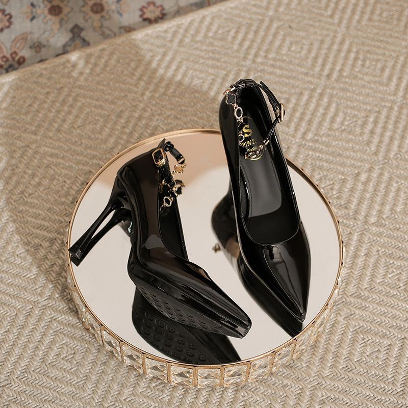 One-word buckle waterproof table high heels female small celebrity fashion temperament thin heels shallow mouth not tired feet single shoes 39
One-word buckle waterproof table high heels female small celebrity fashion temperament thin heels shallow mouth not tired feet single shoes 39