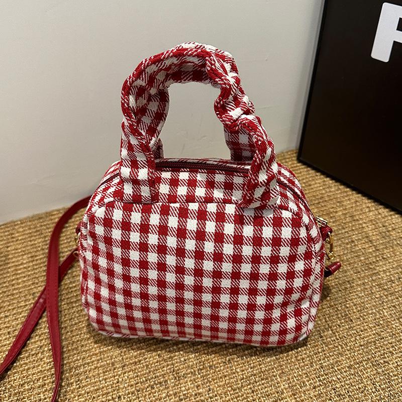 Красная шерстяная клетчатая сумка для женщин, новый стиль, популярная сумка для боулинга, холщовая сумка через плечо, сумка-подушка
Красная шерстяная клетчатая сумка для женщин, новый стиль, популярная сумка для боулинга, холщовая сумка через плечо, сумка-подушка