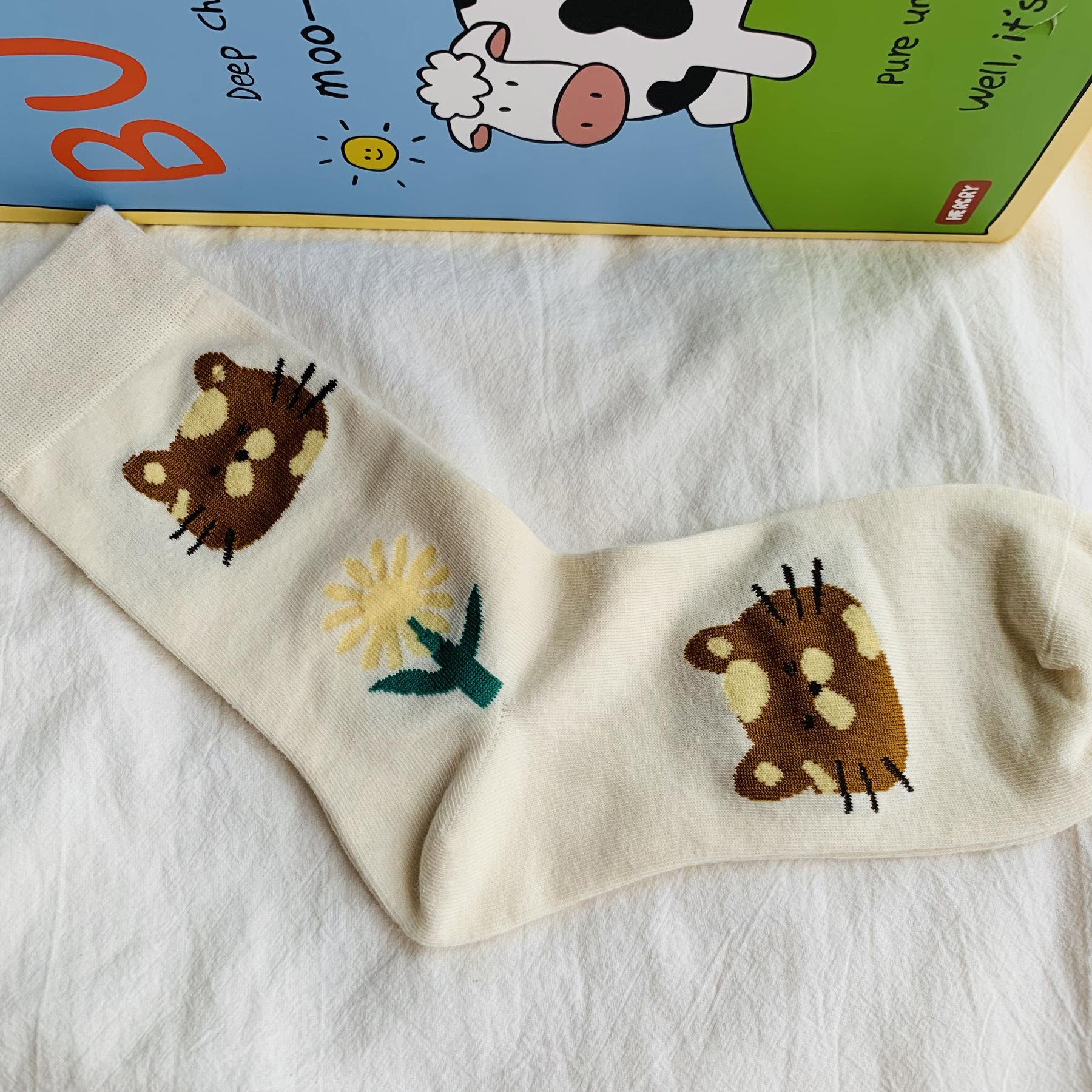 Early Autumn Socks Hand-Painted Cartoon Childlike Fun Cute Illustration Girl College Tube Socks In The Wind one size
Early Autumn Socks Hand-Painted Cartoon Childlike Fun Cute Illustration Girl College Tube Socks In The Wind one size