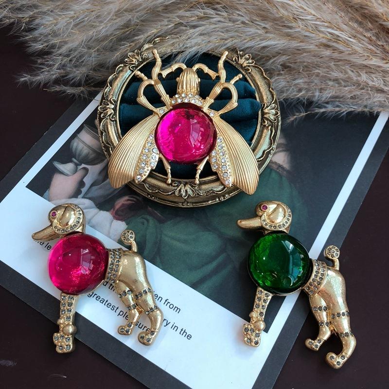 French Medieval Dog Big Bee Glass Brooch Ornament Exaggerated Neutral Insect Brooch Rhinestone Badge Gift
French Medieval Dog Big Bee Glass Brooch Ornament Exaggerated Neutral Insect Brooch Rhinestone Badge Gift