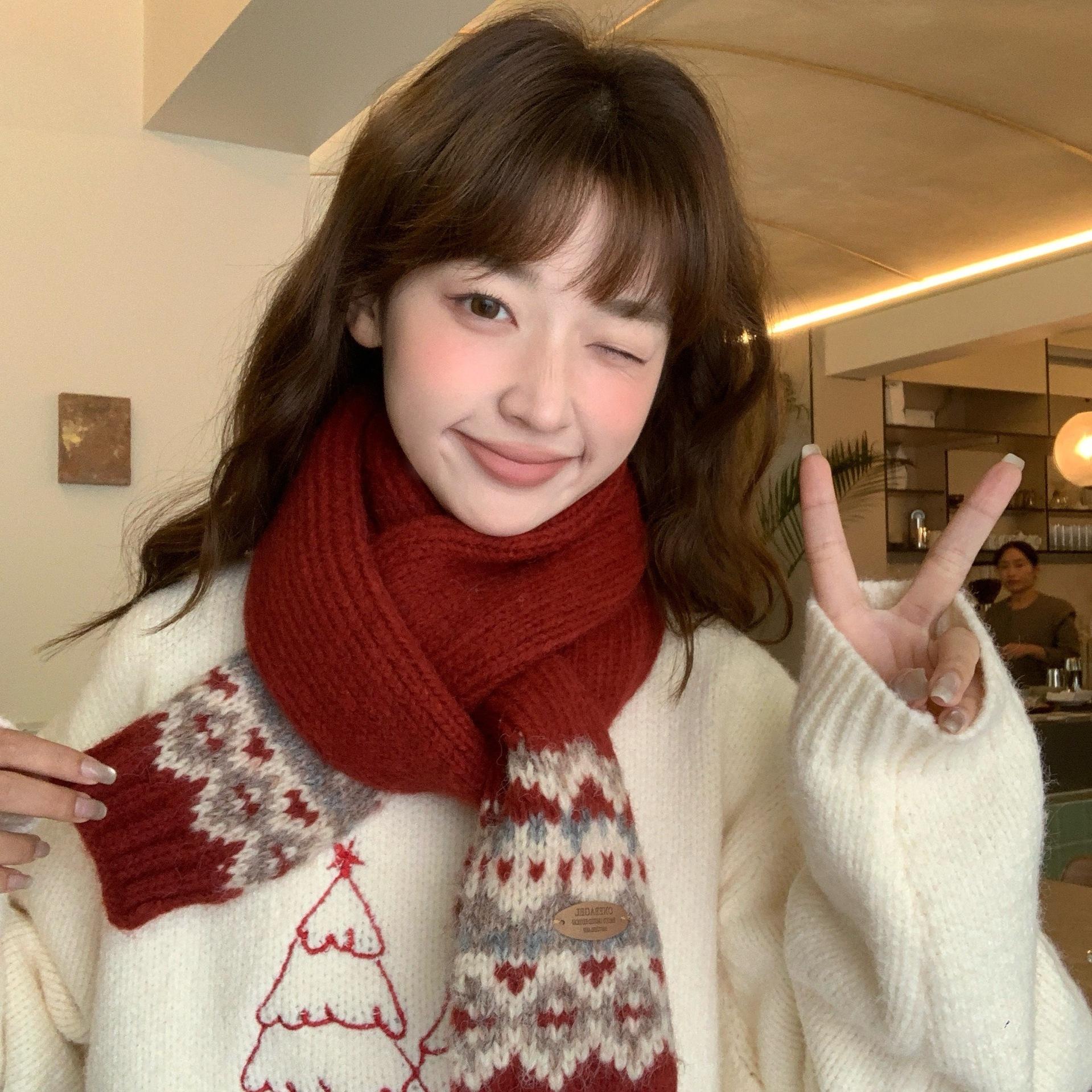 Fair Isle Jacquard Wool Knitted Scarf Women s Artistic High End Warm and Cold Proof Scarf
Fair Isle Jacquard Wool Knitted Scarf Women s Artistic High End Warm and Cold Proof Scarf