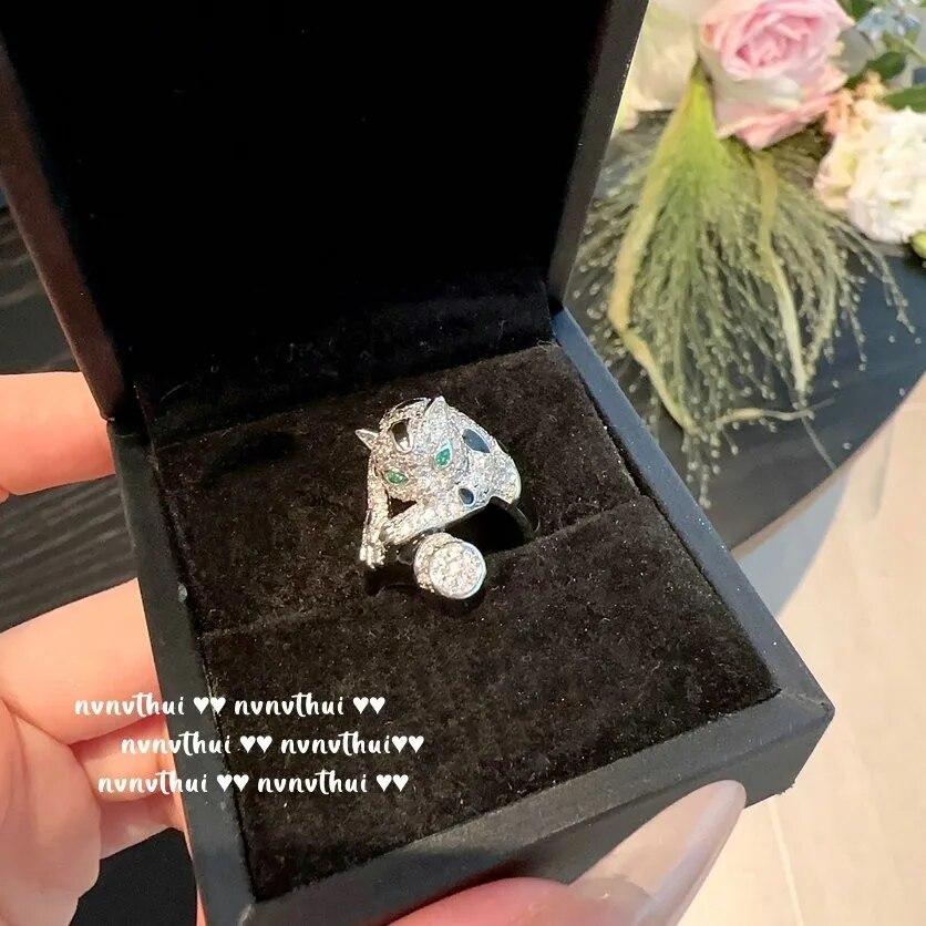 Дизайн из серебра 925 пробы, винтажные леопардовые кольца на палец для женщин, коктейльная вечеринка, ювелирные изделия из белого золота
Дизайн из серебра 925 пробы, винтажные леопардовые кольца на палец для женщин, коктейльная вечеринка, ювелирные изделия из белого золота