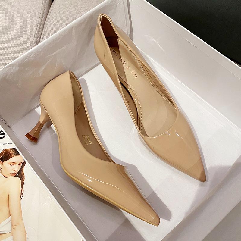 Pointed single shoes 2025 new small heels high heels late evening breeze gentle stiletto temperament women s shoes G6288-65 35 чёрный
Pointed single shoes 2025 new small heels high heels late evening breeze gentle stiletto temperament women s shoes G6288-65 35 чёрный