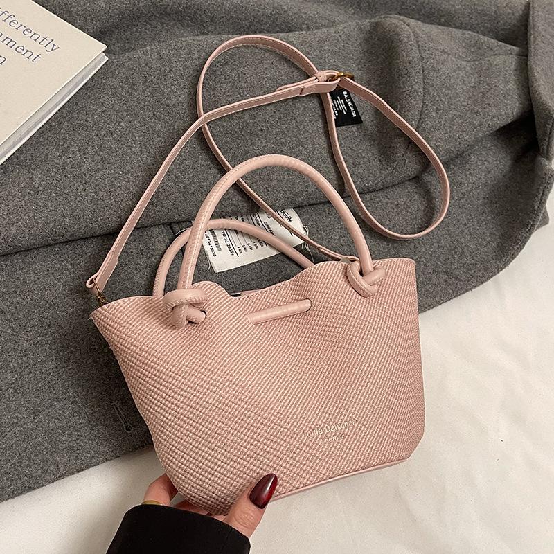 2025 new Korean niche braided pleated bucket bag women s simple and versatile commuter foreign style messenger child and mother bag
2025 new Korean niche braided pleated bucket bag women s simple and versatile commuter foreign style messenger child and mother bag
