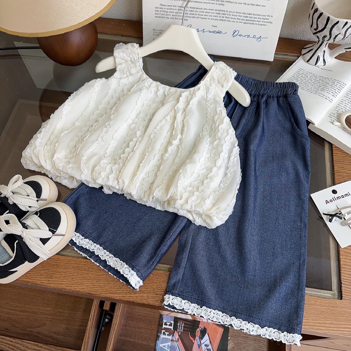 Girls Korean Summer Fashion: Sleeveless Top & Wide-Leg Jeans Set 140
Girls Korean Summer Fashion: Sleeveless Top & Wide-Leg Jeans Set 140