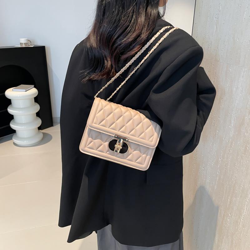 Embroidered thread rhombus simple 2025 new retro popular lock chain crossbody shoulder small square bag чорний
Embroidered thread rhombus simple 2025 new retro popular lock chain crossbody shoulder small square bag чорний
