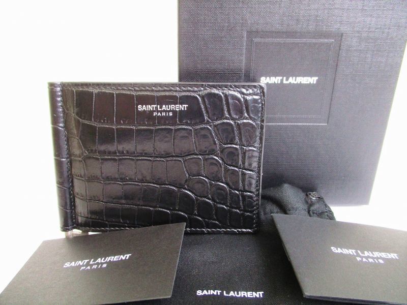 Автентичний гаманець Saint Laurent Paris із чорної шкіри, складений на дві купюри, №7924, б/у
Автентичний гаманець Saint Laurent Paris із чорної шкіри, складений на дві купюри, №7924, б/у