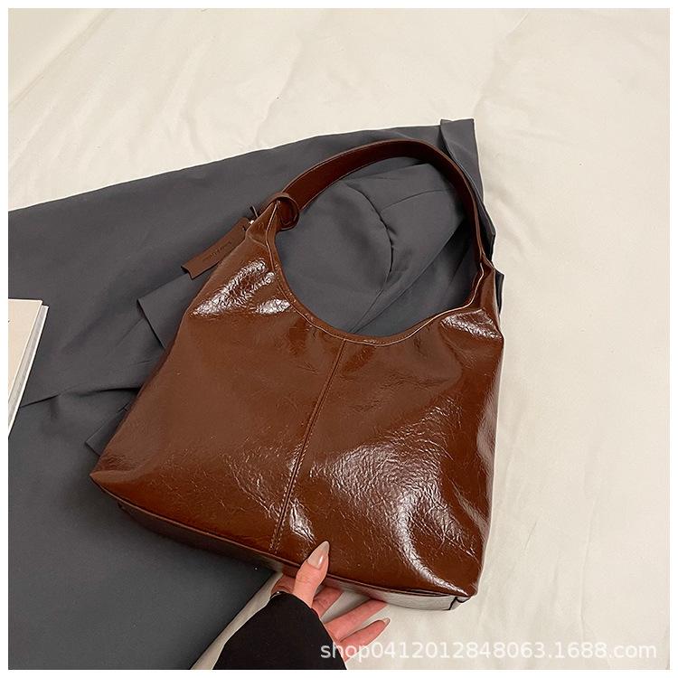 Ретро универсальная сумка-мессенджер женская 2025 новая нишевая простая сумка-тоут повседневная на плечо подмышку коричневый
Ретро универсальная сумка-мессенджер женская 2025 новая нишевая простая сумка-тоут повседневная на плечо подмышку коричневый