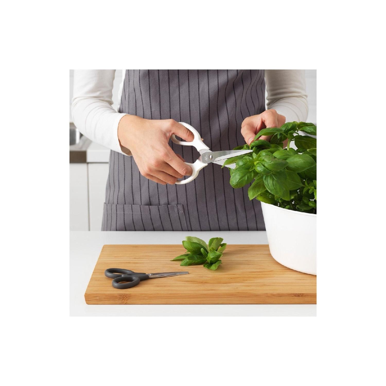 2 Partan Kitchen Scissors Meridyendukkan 13 Cm And 20 Cm Right-left Hand Use, Gray-white
2 Partan Kitchen Scissors Meridyendukkan 13 Cm And 20 Cm Right-left Hand Use, Gray-white