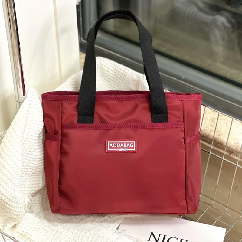 New contrasting colors Korean version niche handbag commuting to work hand carry documents snacks sundries bag lunch bag
New contrasting colors Korean version niche handbag commuting to work hand carry documents snacks sundries bag lunch bag
