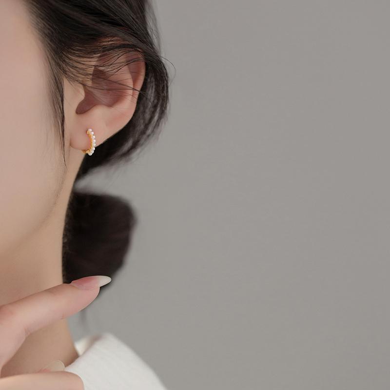 WANTME 925 Silver Vintage Simple Pearl Huggies Ear Buckles for Women Charms Party Piercing Hoop Earrings Jewelry Gift золотой
WANTME 925 Silver Vintage Simple Pearl Huggies Ear Buckles for Women Charms Party Piercing Hoop Earrings Jewelry Gift золотой