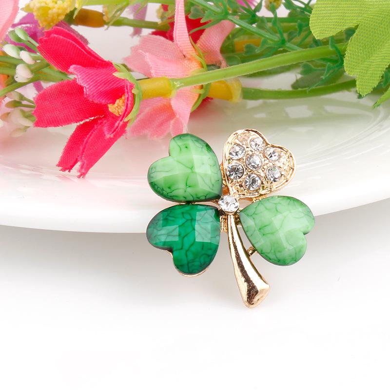 Gold-Plated Acrylic Four-Leaf Clover Brooch Pin Fashion Accessories
Gold-Plated Acrylic Four-Leaf Clover Brooch Pin Fashion Accessories