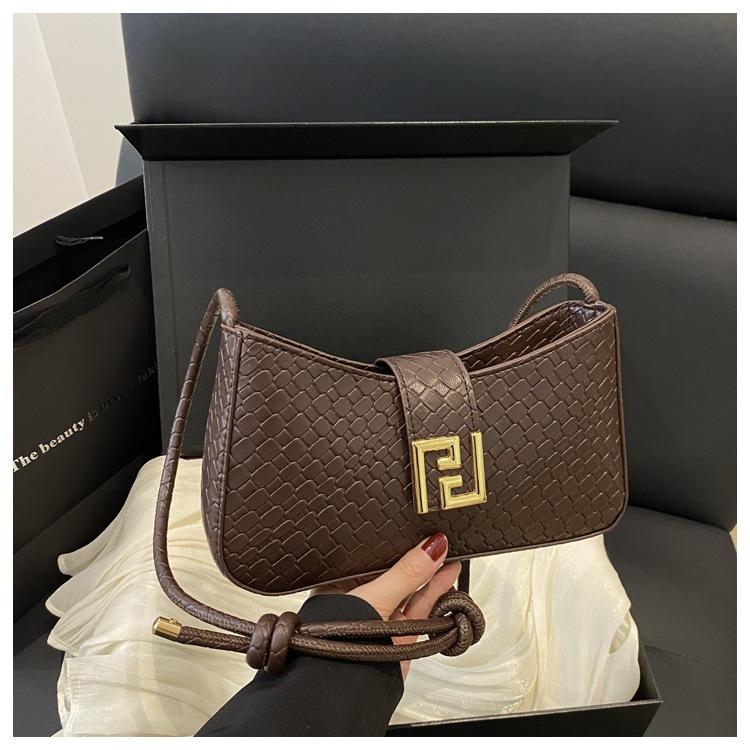 Летняя сумка 2025 года новая сумка через плечо модный тренд черная сумка нишевая сумка под мышкой модная цепочка сумка-мессенджер
Летняя сумка 2025 года новая сумка через плечо модный тренд черная сумка нишевая сумка под мышкой модная цепочка сумка-мессенджер