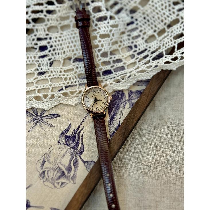 1pc Retro Leisure Elegant Women Coffee Brown Leather Strap Watch, Small & Exquisite Round Dial With Rhinestone Decor, Suitable F кавовий
1pc Retro Leisure Elegant Women Coffee Brown Leather Strap Watch, Small & Exquisite Round Dial With Rhinestone Decor, Suitable F кавовий