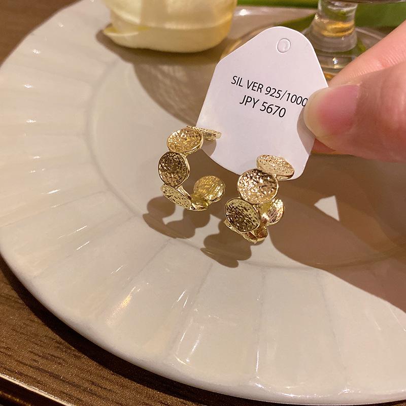 Light Luxury C-Shaped Hammer Texture Earrings for Women Girls Korea Style Gold Color Stud Earrings Charm Jewelry Wedding Gifts
Light Luxury C-Shaped Hammer Texture Earrings for Women Girls Korea Style Gold Color Stud Earrings Charm Jewelry Wedding Gifts