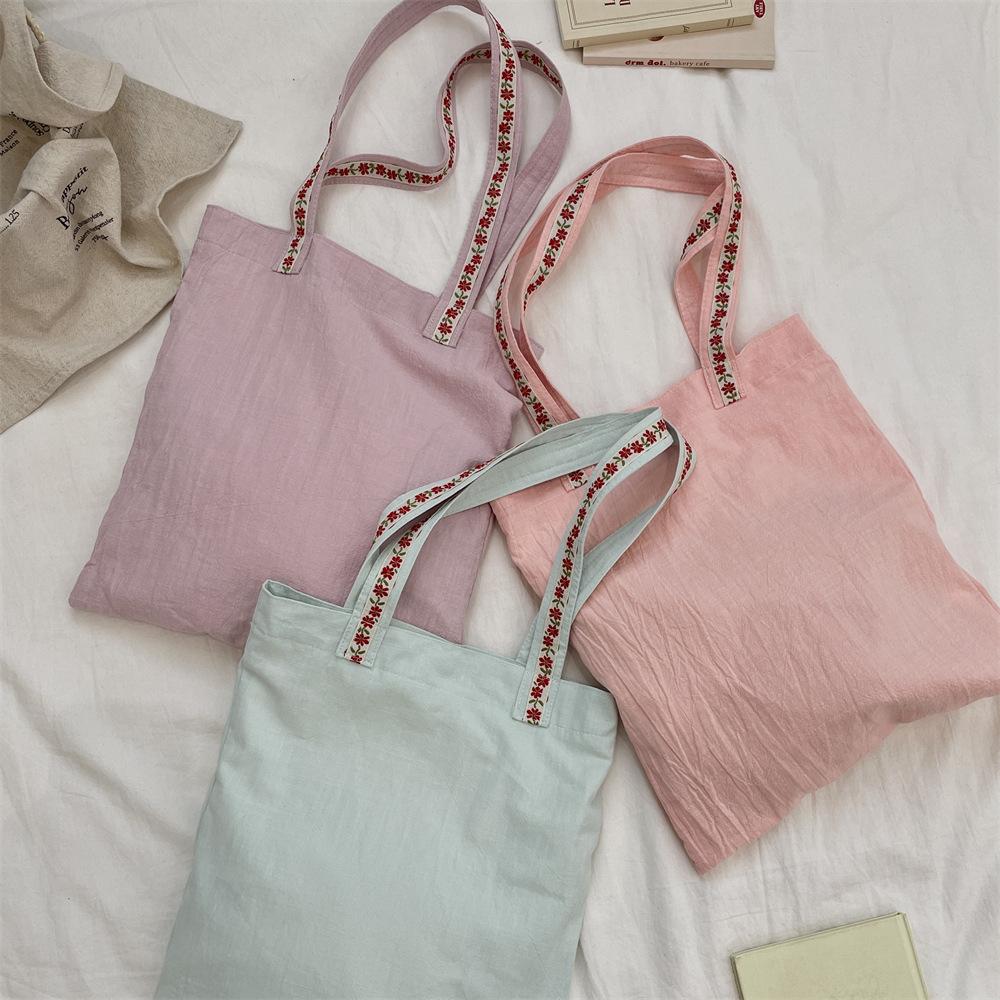 Tote bag women s new flower splicing large-capacity tote bag class shoulder bag бежевий
Tote bag women s new flower splicing large-capacity tote bag class shoulder bag бежевий