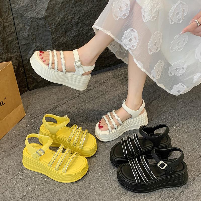 Platform sandals summer new fashion versatile one-word buckle type with cool slippers exquisite slippers 35
Platform sandals summer new fashion versatile one-word buckle type with cool slippers exquisite slippers 35